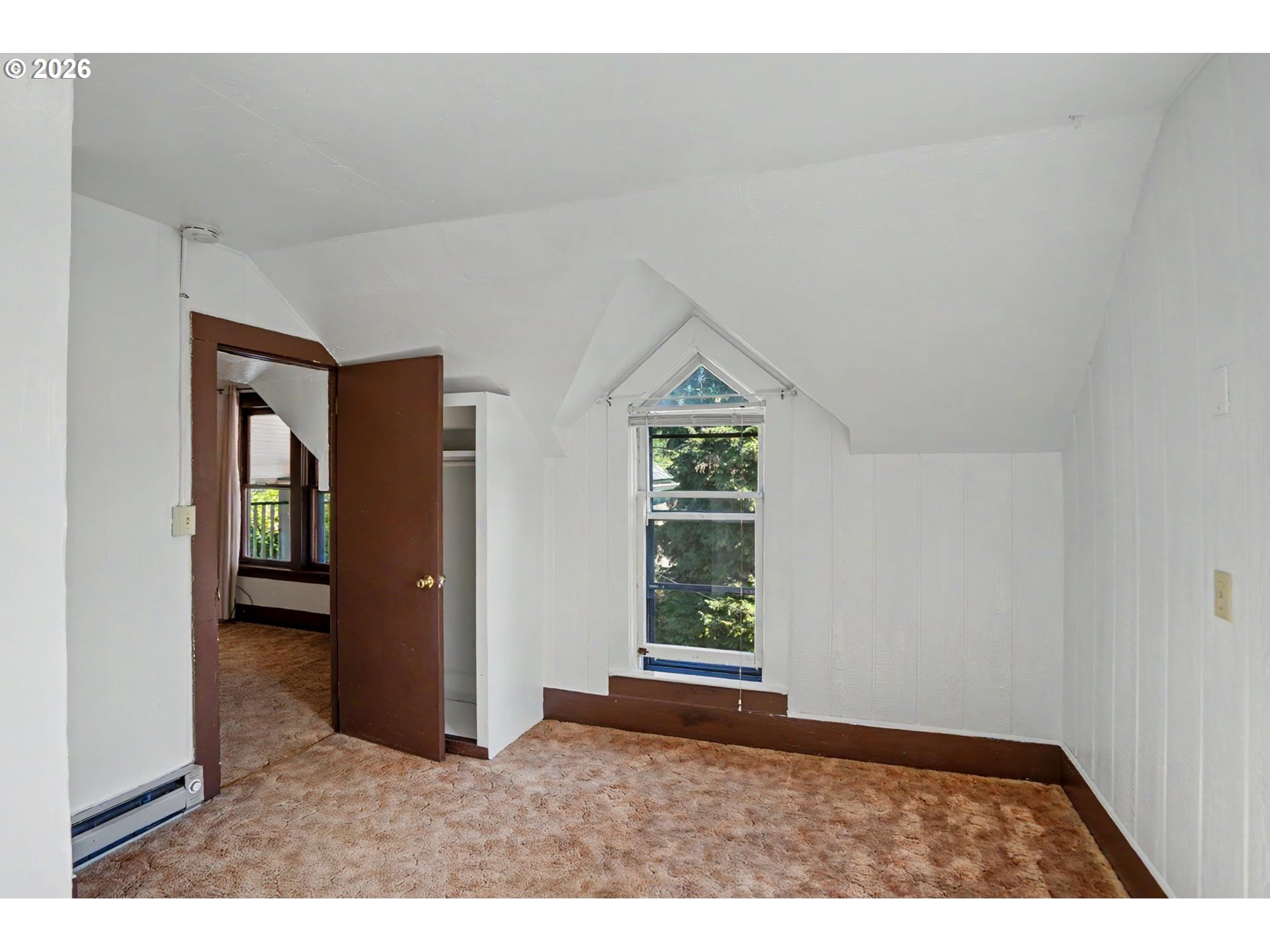 700 South Water Street Silverton, OR 97381 - Photo 23 of 45 Living Room/Entrance