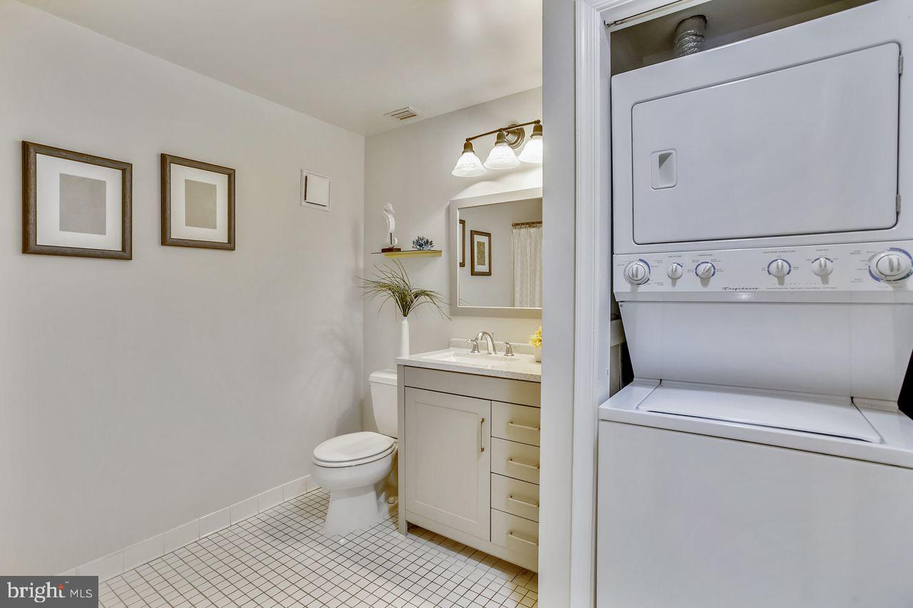 1000 Fell Street, Unit 415 Baltimore, MD 21231 - Photo 23 of 37 Bathroom