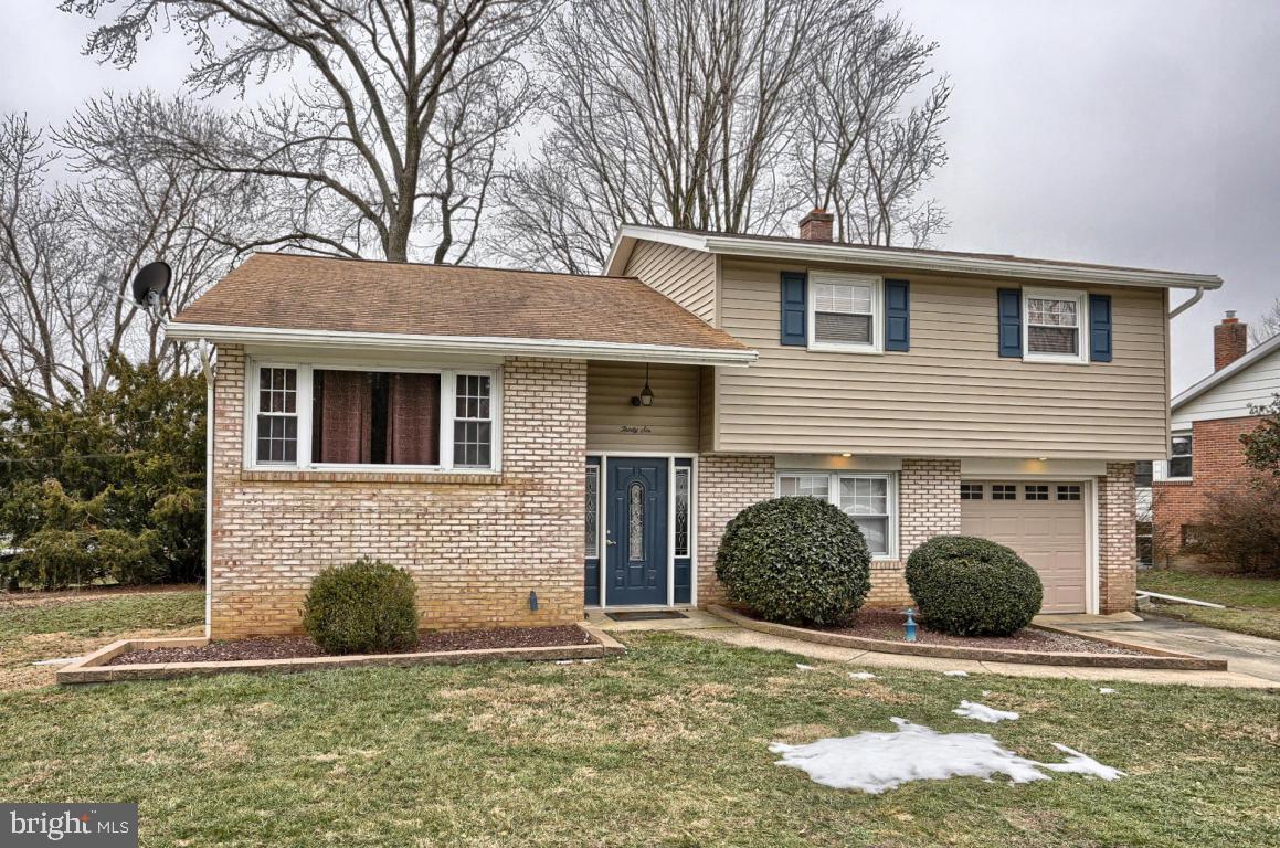 36 Quaker Hills Road Lancaster, PA 17603 - Photo 1 of 18 Gallery Image 1