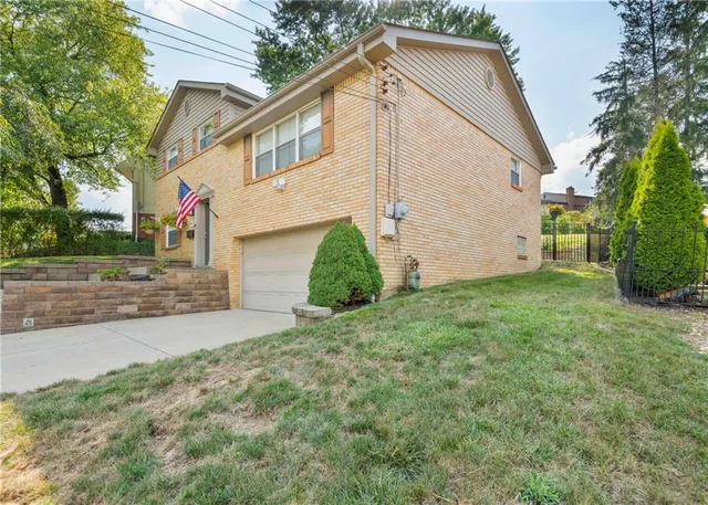 a view of backyard of house