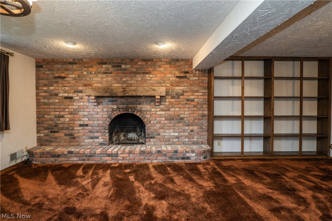 2421 Fairview Road Uniontown, OH 44685 - Photo 25 of 40 Family Room