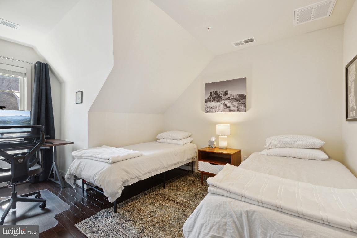 69 Ellsworth Heights Street Silver Spring, MD 20910 - Photo 25 of 41 Bedroom 3