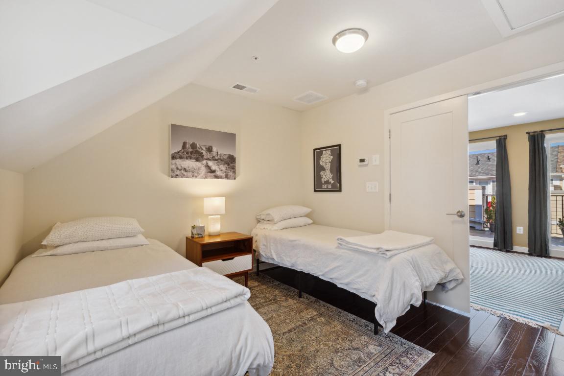 69 Ellsworth Heights Street Silver Spring, MD 20910 - Photo 26 of 41 Bedroom 3