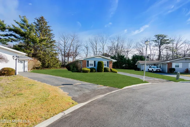 $315,000 | 9 Lodge Court, Brick, NJ 08724