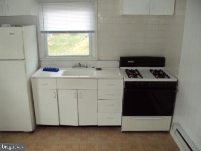 628 47th Street Baltimore, MD 21224 - Photo 5 of 9 Apartment Kitchen