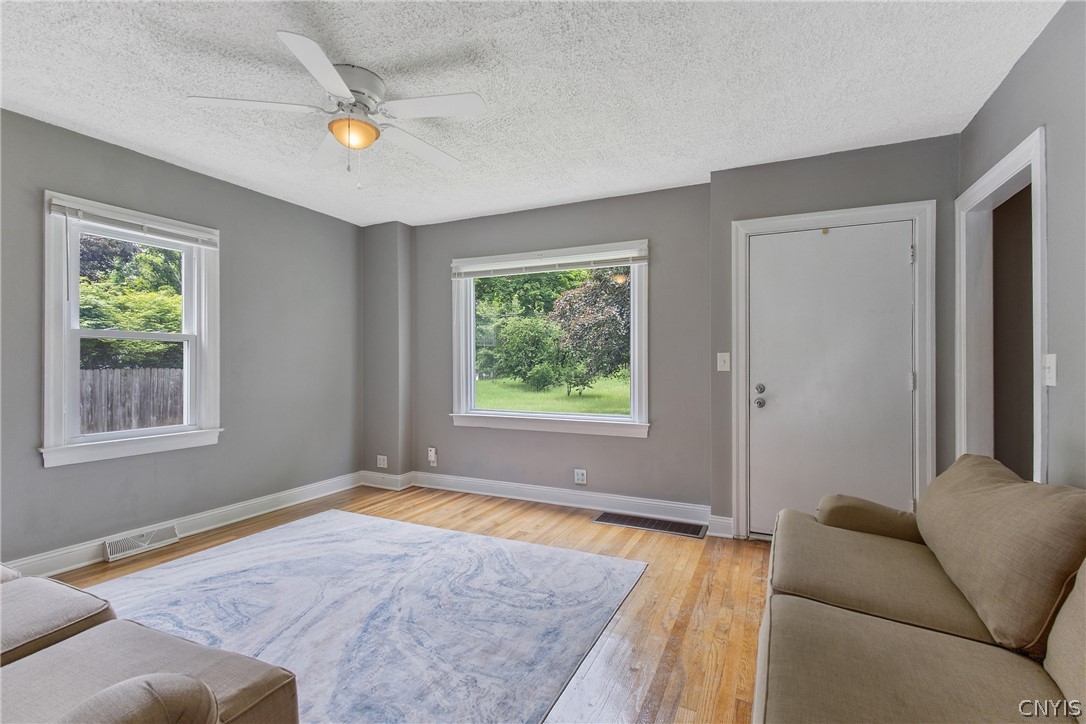 116 Richmond Road East Manlius, NY 13057 - Photo 5 of 36