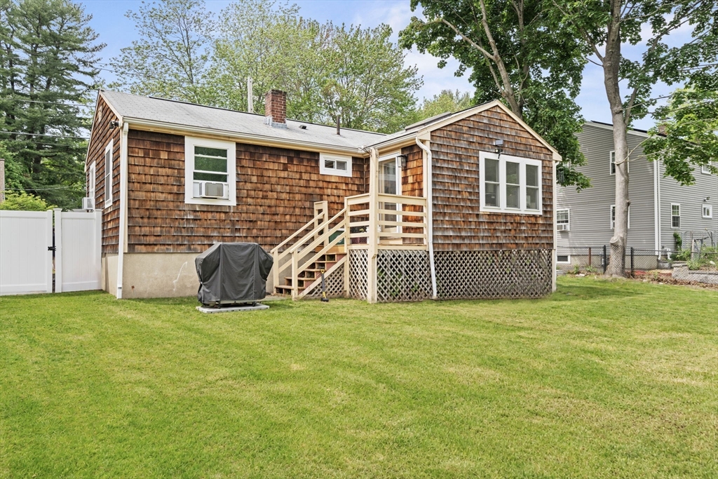 23 Leland Road North Reading, MA 01864 - Photo 4 of 30