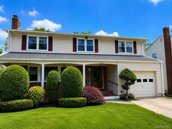 $899,000 | 1395 Meadowbrook Road, Merrick, NY 11566
