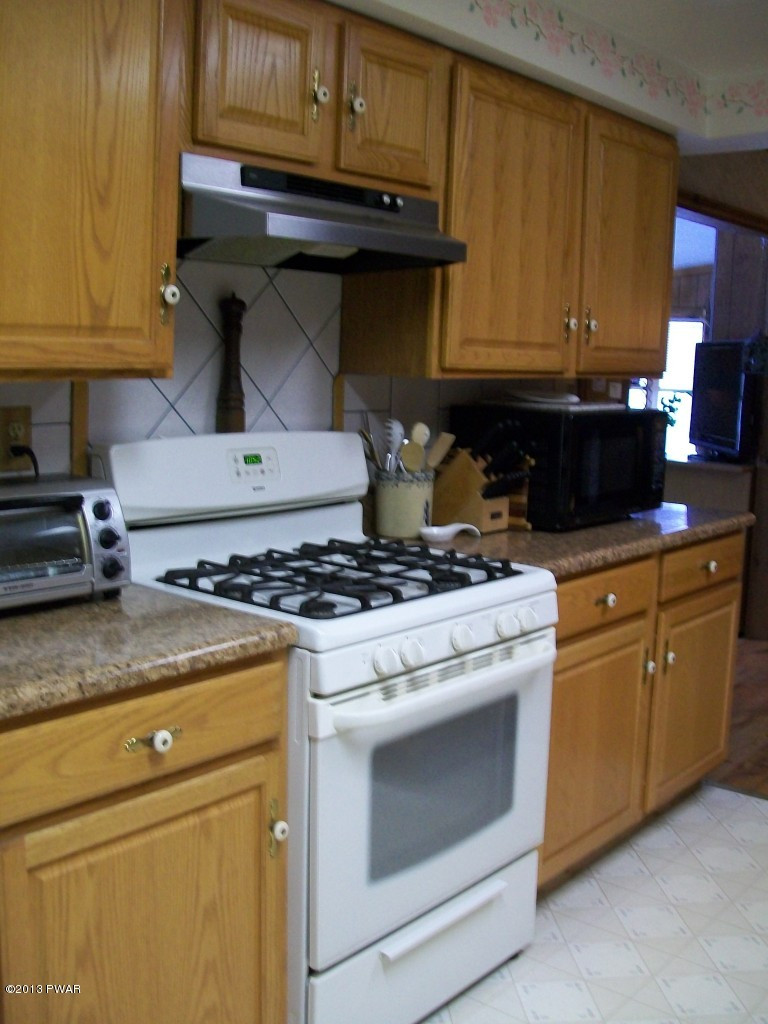 738 Silkmans Road Lake Ariel, PA 18436 - Photo 8 of 52