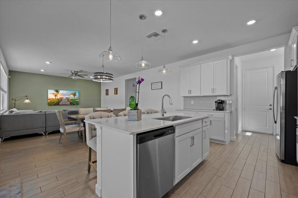 1367 Arrowhead Point Road Loxahatchee, FL 33470 - Photo 7 of 36 Kitchen