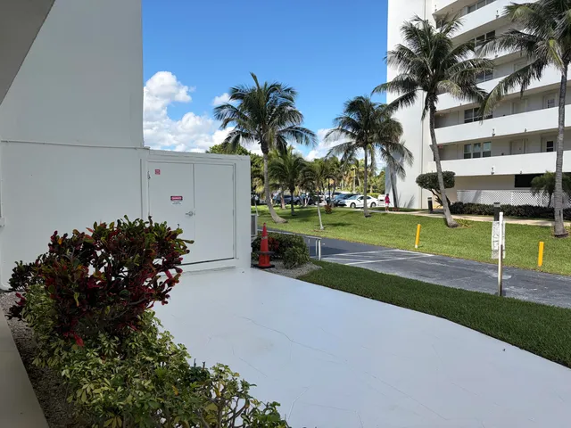 $1,950 | 3600 North Ocean Drive, Unit 124, Riviera Beach, FL 33404