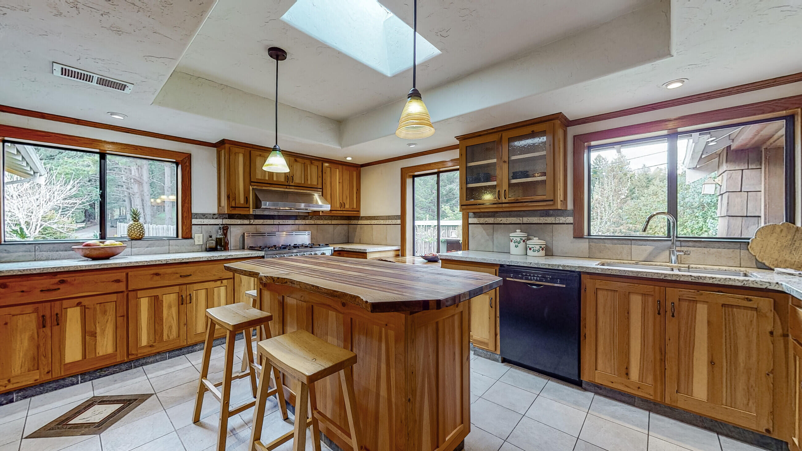 8073 Berta Road Eureka, CA 95503 - Photo 3 of 130
