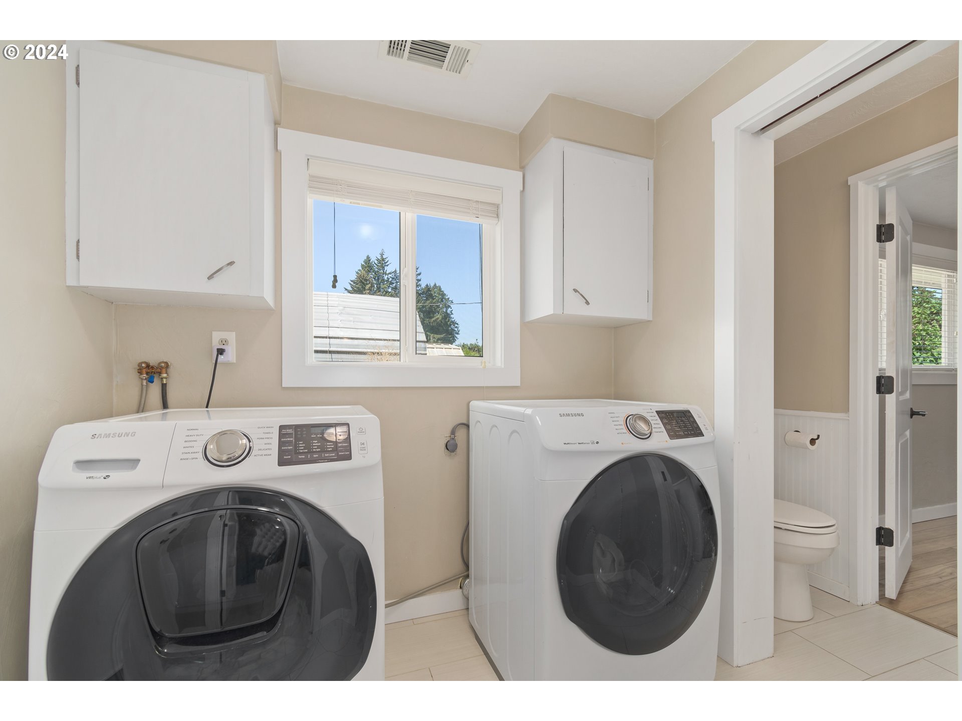 273 West Anchor Avenue Eugene, OR 97404 - Photo 20 of 43 a utility room with dryer and washer