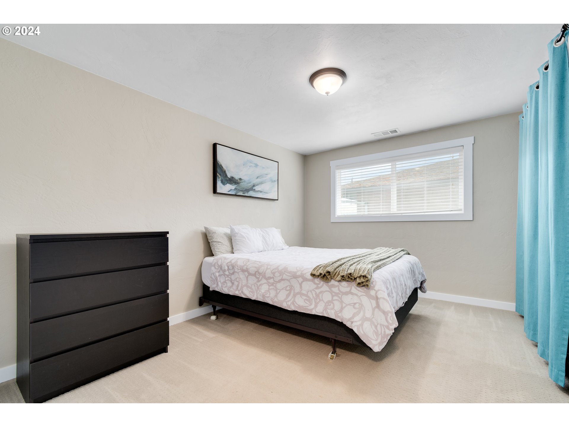 273 West Anchor Avenue Eugene, OR 97404 - Photo 27 of 43 a bedroom with a bed and a window