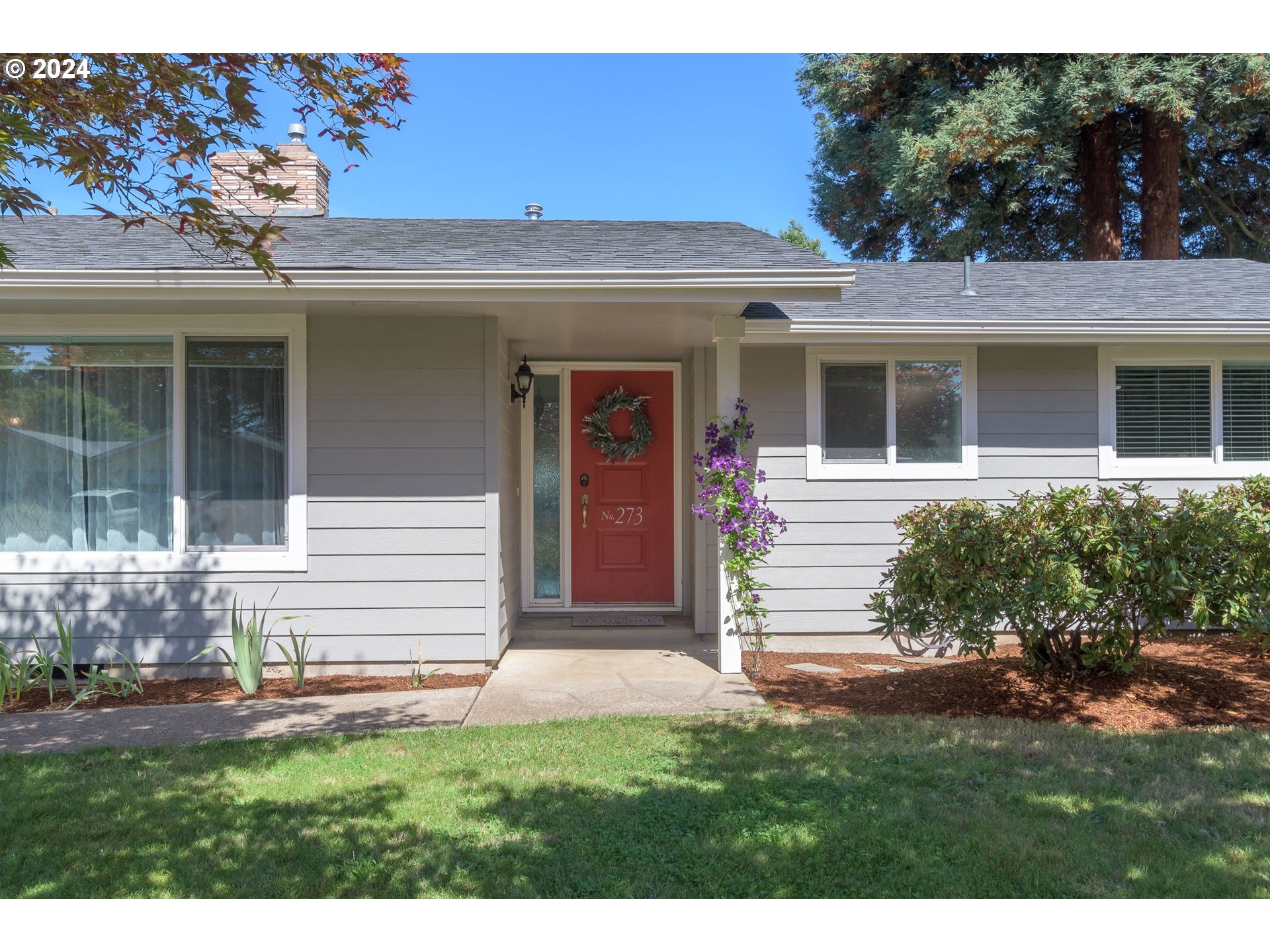 273 West Anchor Avenue Eugene, OR 97404 - Photo 4 of 43 a front view of a house with a garden
