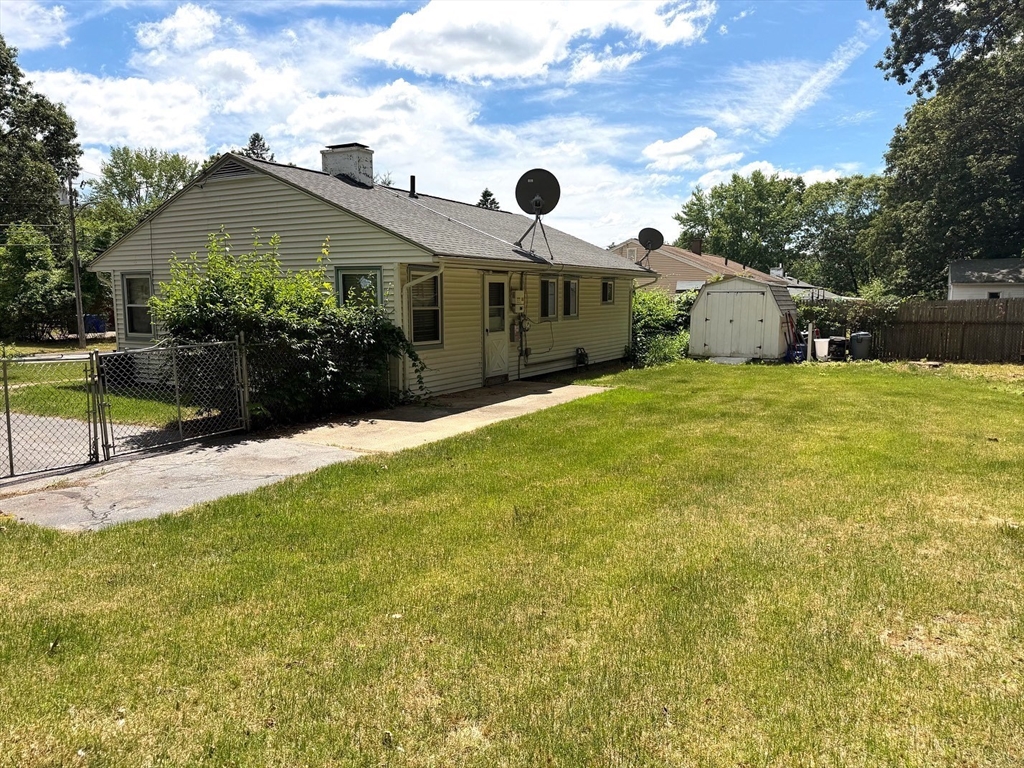 32 Crestmont Street Springfield, MA 01108 - Photo 27 of 34