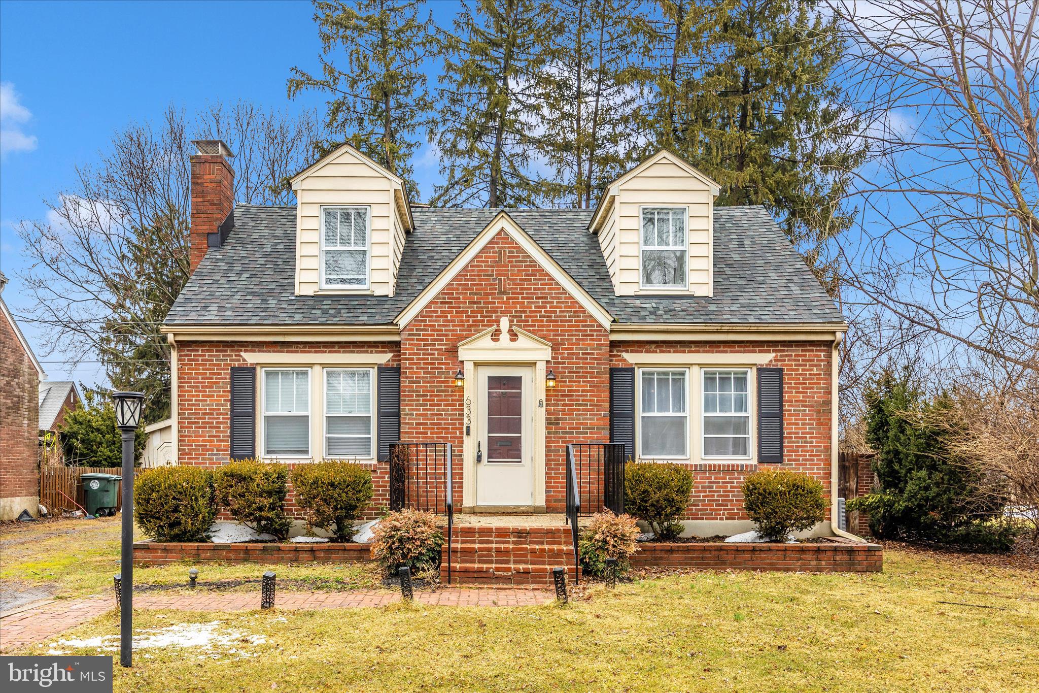 633 Lee Place Frederick, MD 21702 - Photo 1 of 48 a front view of a house with yard