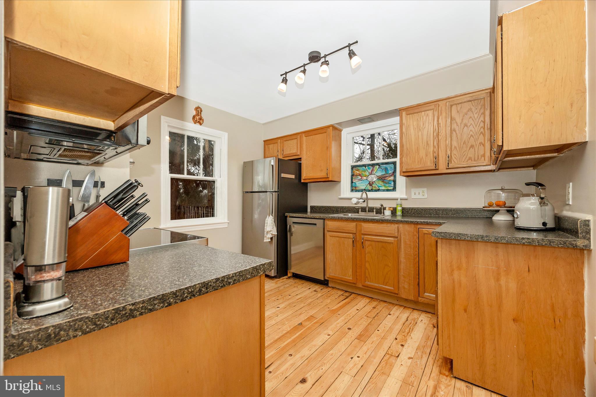 633 Lee Place Frederick, MD 21702 - Photo 11 of 48 a kitchen with stainless steel appliances granite countertop a sink a stove and refrigerator