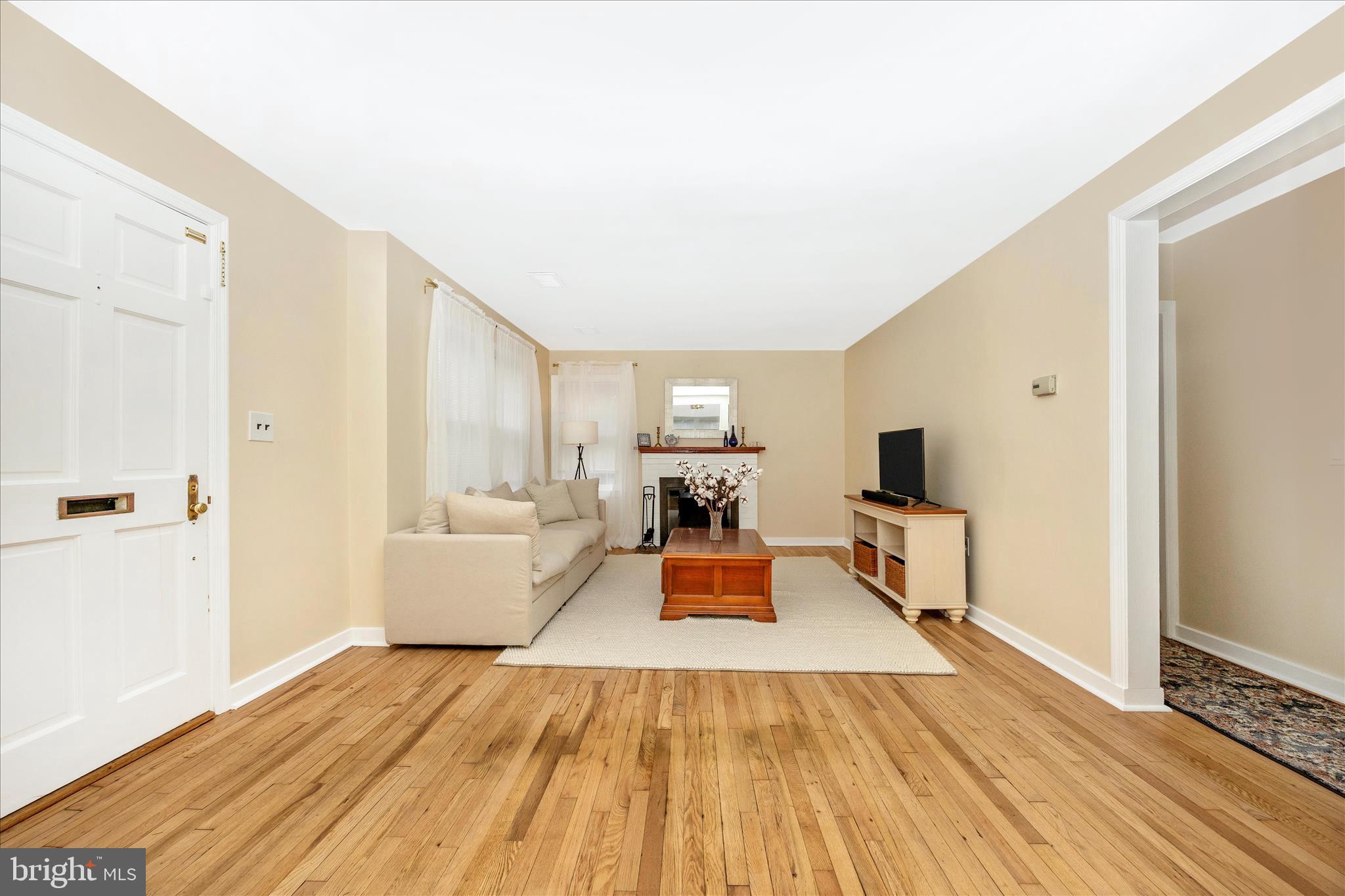 633 Lee Place Frederick, MD 21702 - Photo 4 of 48 a living room with furniture and a wooden floor