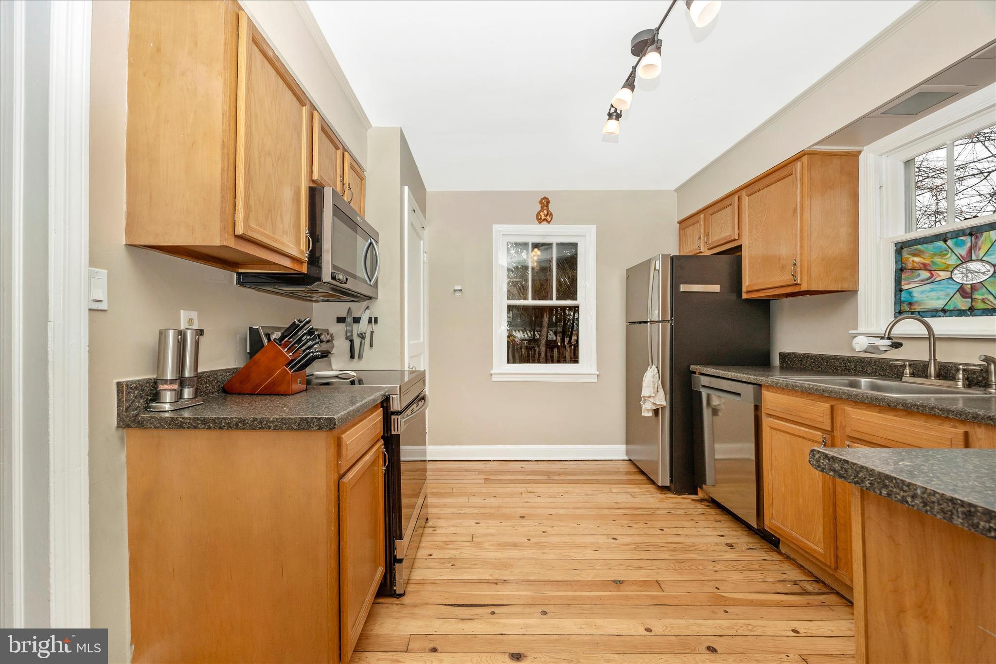 633 Lee Place Frederick, MD 21702 - Photo 10 of 48 a kitchen with stainless steel appliances granite countertop a sink stove and cabinets