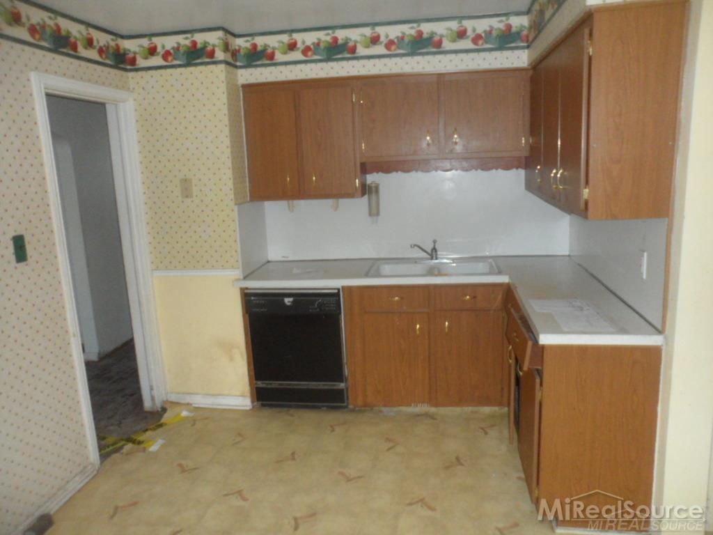 8304 Standard Street Center Line, MI 48015 - Photo 10 of 21