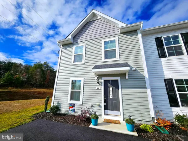 $279,900 | 44 Scrub Pine, Bunker Hill, WV 25413