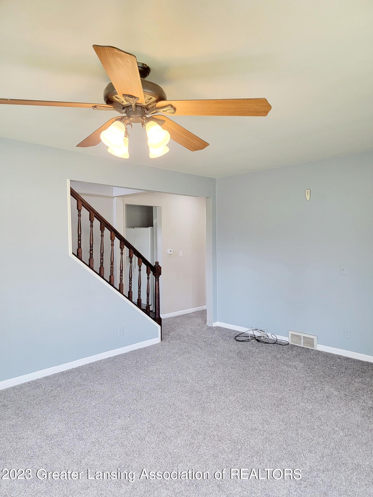 617 West Holmes Road Lansing, MI 48910 - Photo 2 of 40 20230406_113129