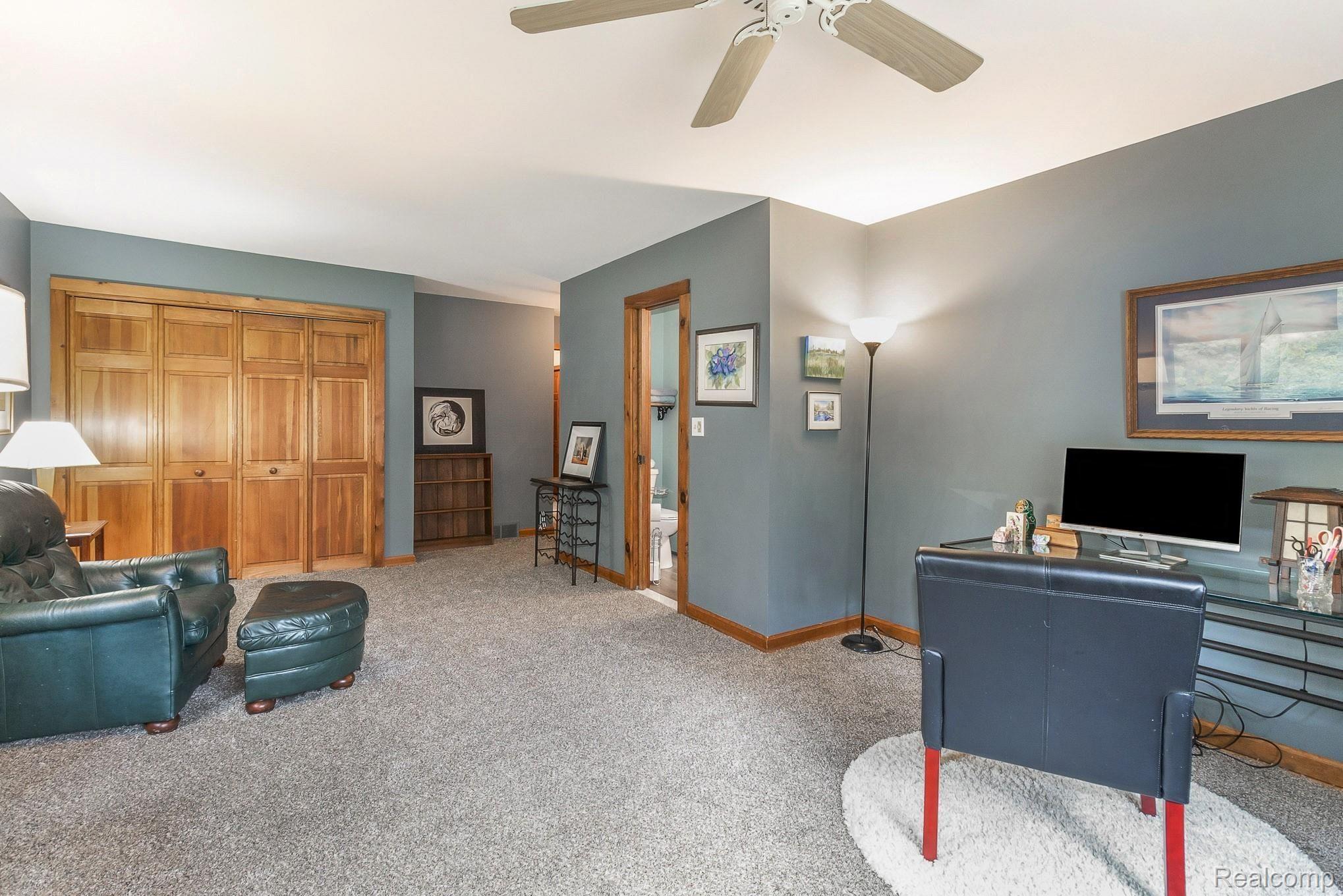 5440 Farley Road Clarkston, MI 48346 - Photo 20 of 46 MASTER SUITE LARGE CLOSET & ENTRY TO BATHROOM.jpg