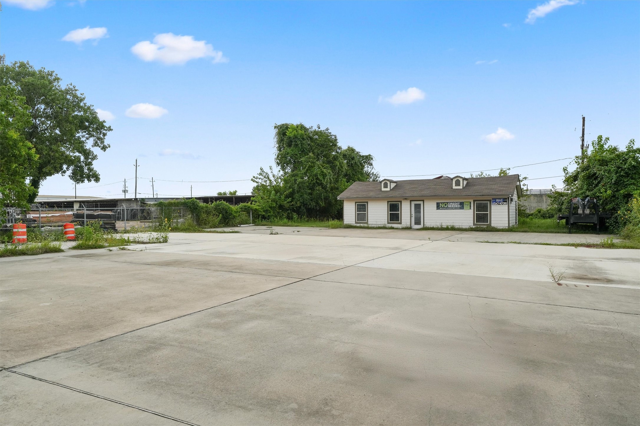 6455 Cunningham Road Houston, TX 77041 - Photo 3 of 30