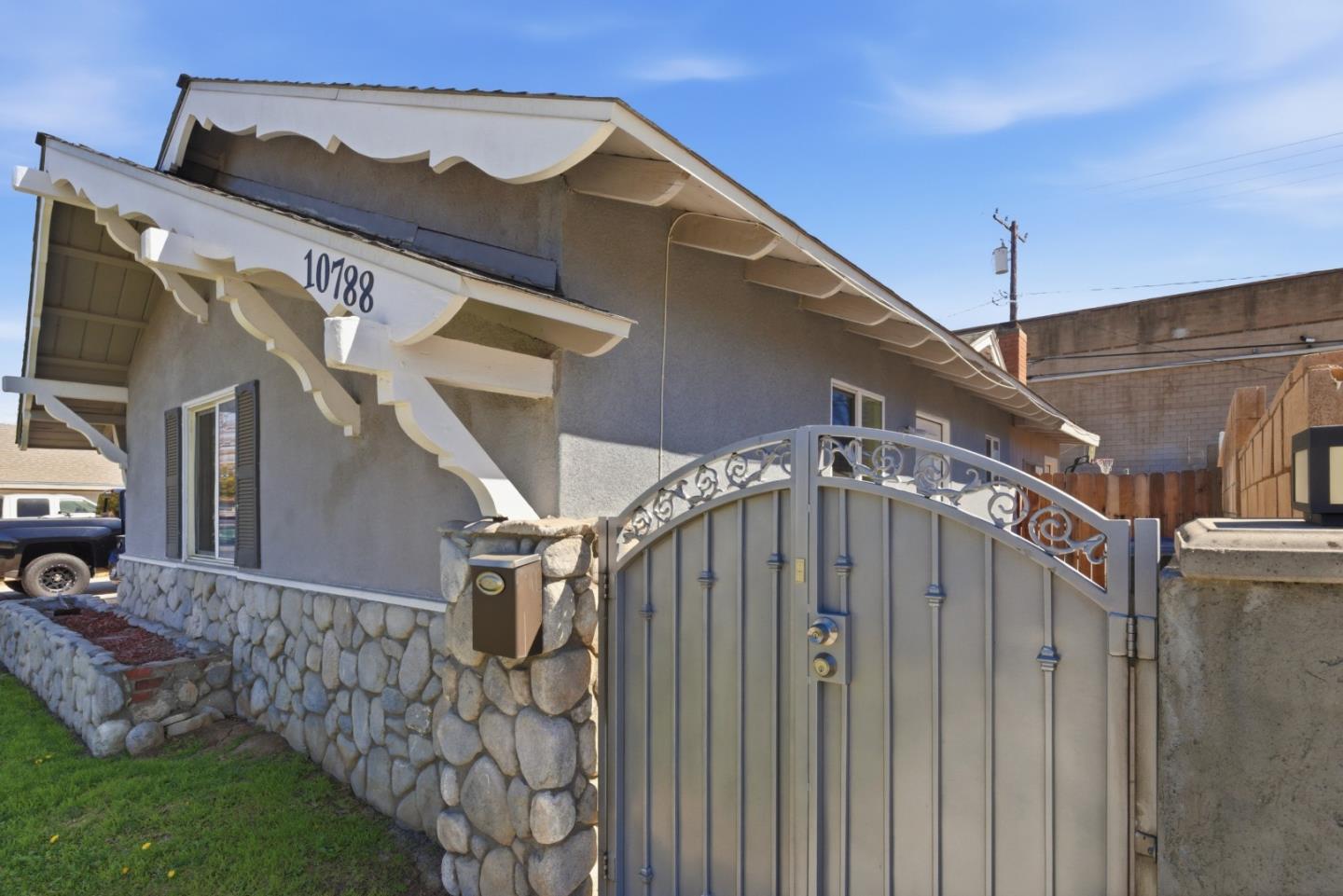 10788 Mercer Avenue Riverside, CA 92505 - Photo 2 of 18