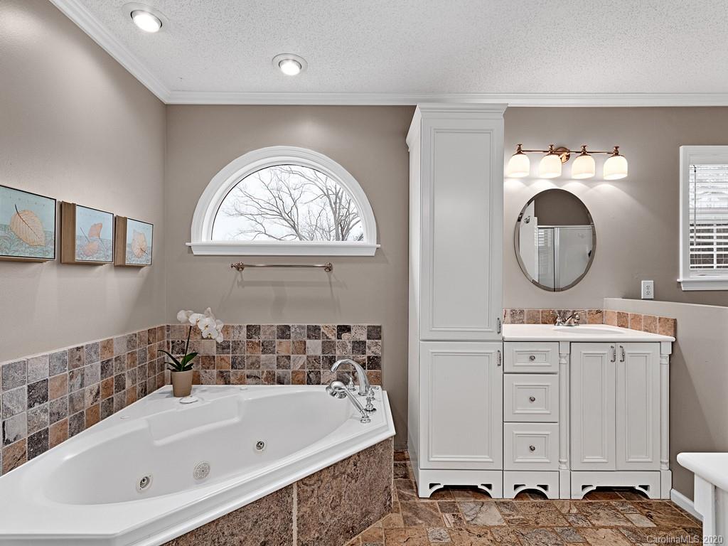 192 Smith Knolls Road Fairview, NC 28730 - Photo 18 of 36 Gallery Image 18