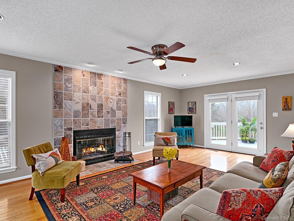 192 Smith Knolls Road Fairview, NC 28730 - Photo 7 of 36 Gallery Image 7