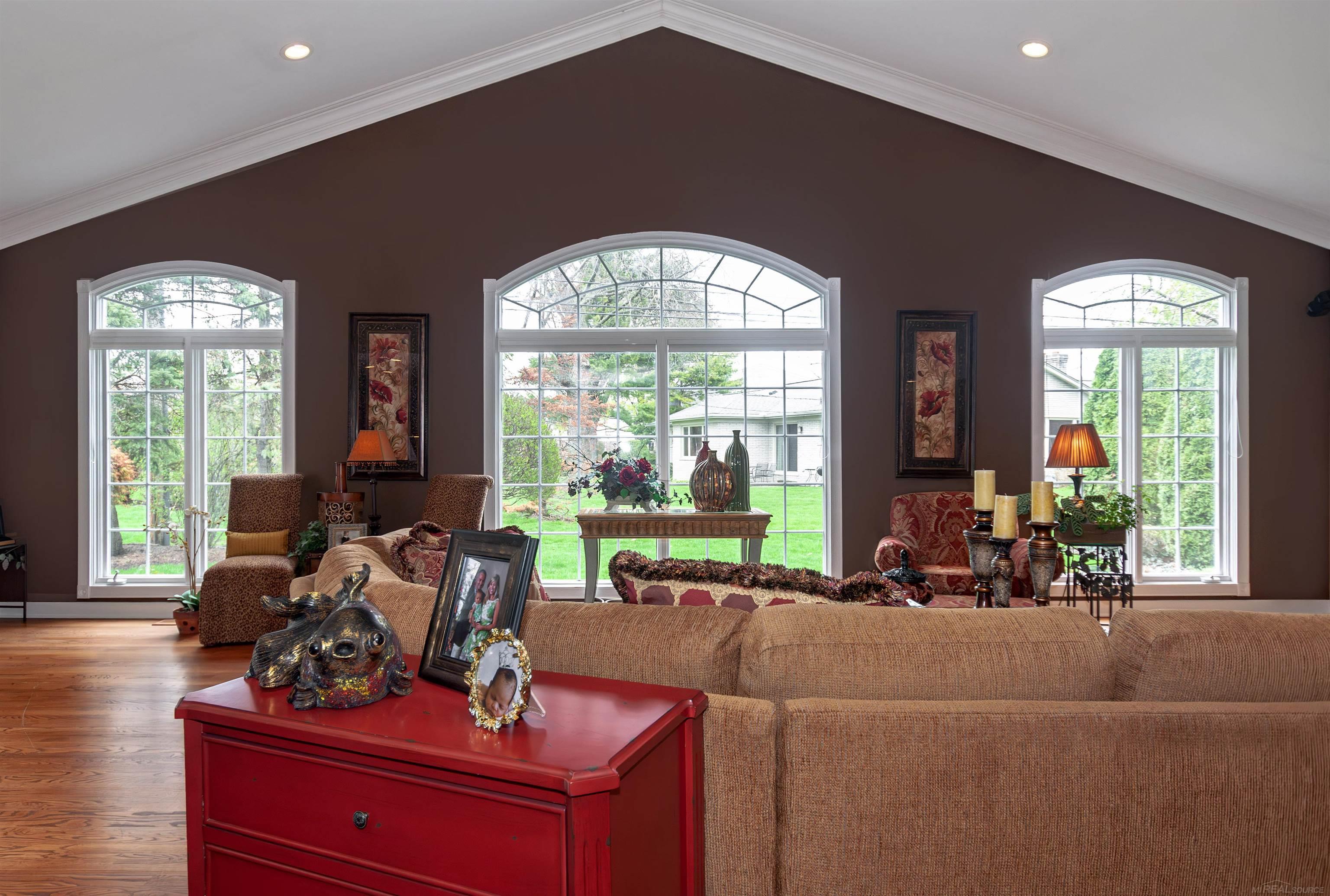 1010 Canterbury Road Grosse Pointe Woods, MI 48236 - Photo 24 of 65