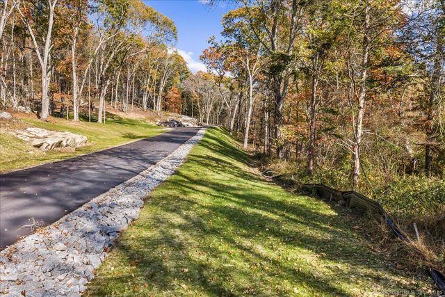 a view of yard with tree