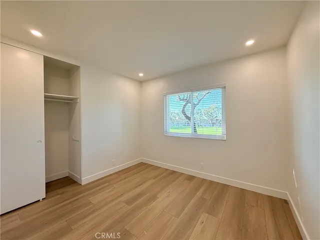 a bathroom with double vanity sinks and a mirror