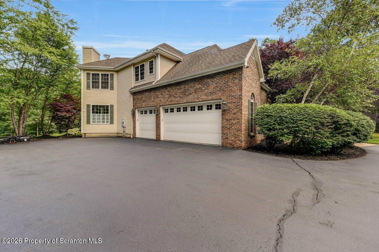 272 Windsor Way Moscow, PA 18444 - Photo 138 of 145 272 Windsor Way Summer Photo 26 Large