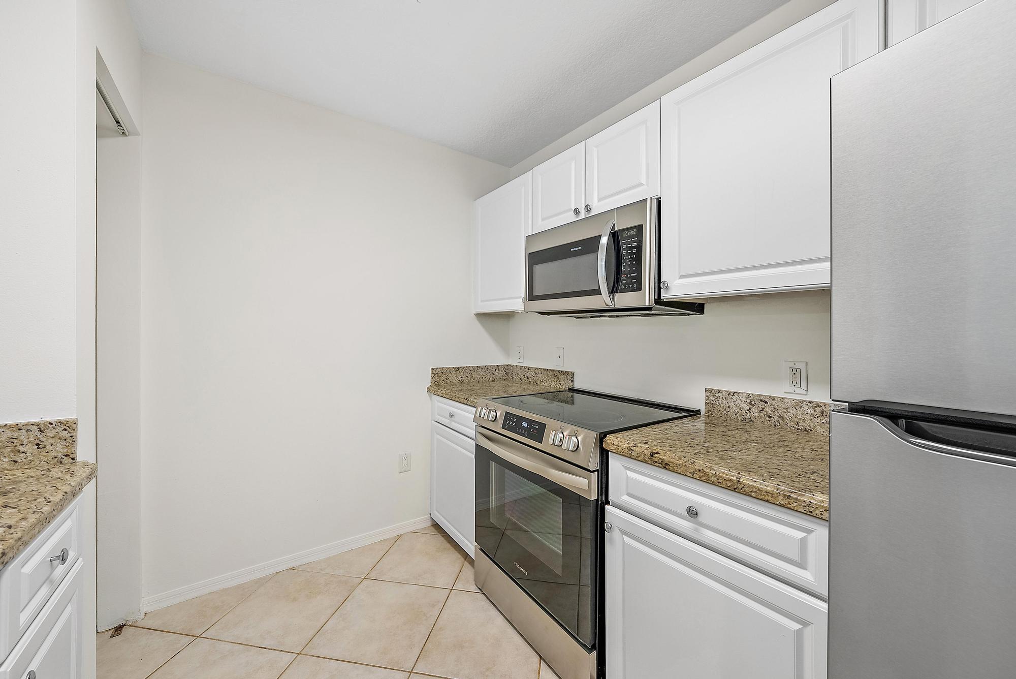 1209 Main Street, Unit 304 Jupiter, FL 33458 - Photo 3 of 15 1209 Main St apt 304-7