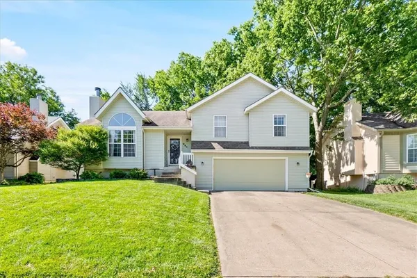 $370,000 | 941 East 126th Terrace, Olathe, KS 66061