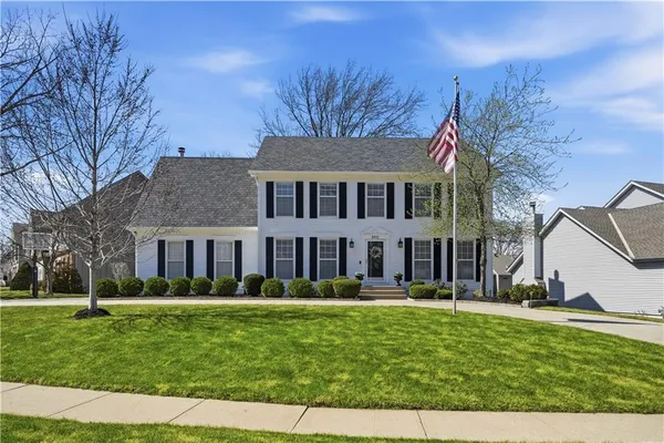 $545,000 | 8410 Greenwood Circle, Lenexa, KS 66215