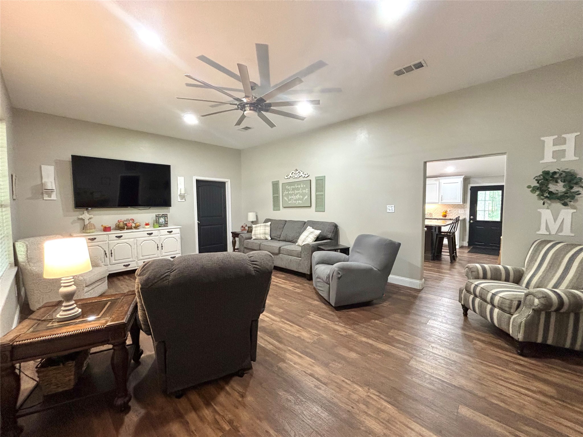 516 County Road 4800 Warren, TX 77664 - Photo 13 of 50 a living room with furniture and a flat screen tv