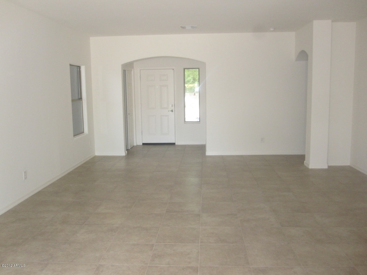 2624 West Maldonado Road Phoenix, AZ 85041 - Photo 4 of 20 4