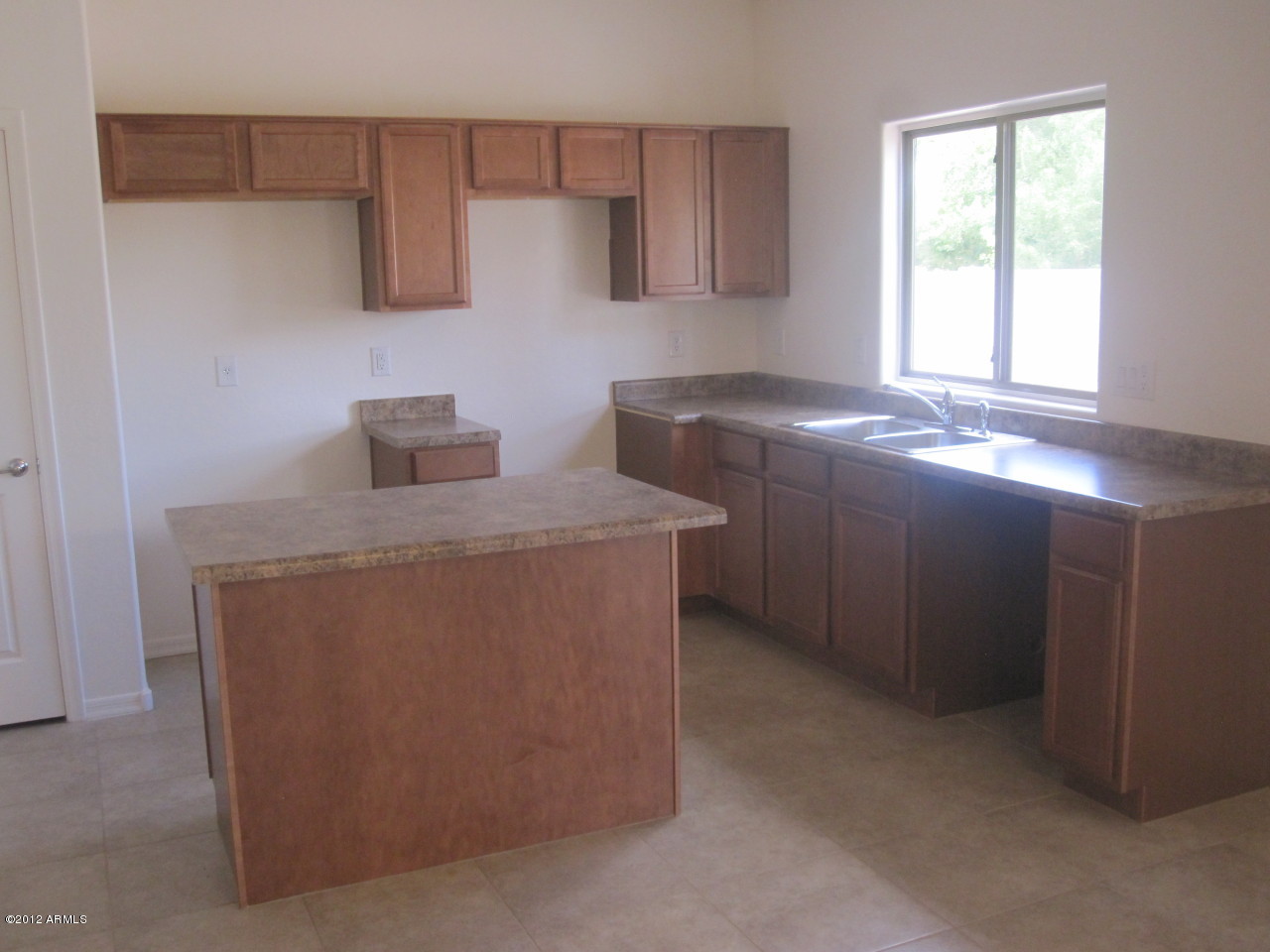 2624 West Maldonado Road Phoenix, AZ 85041 - Photo 5 of 20 5