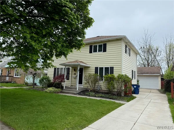 $2,800 | 437 Springville Avenue, Amherst, NY 14226