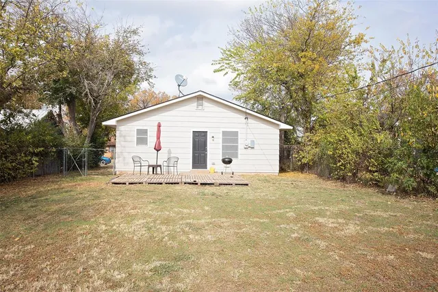 a view of a house with a yard and garage