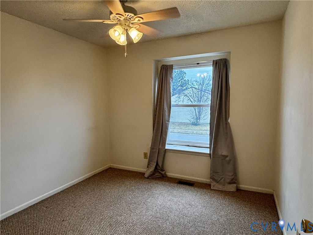 3860 Governors Way Virginia Beach, VA 23452 - Photo 18 of 22 an empty room with a window