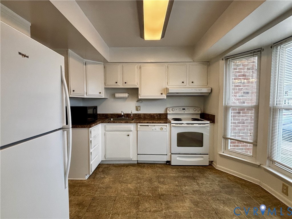 3860 Governors Way Virginia Beach, VA 23452 - Photo 4 of 22 a kitchen with granite countertop white cabinets and white appliances