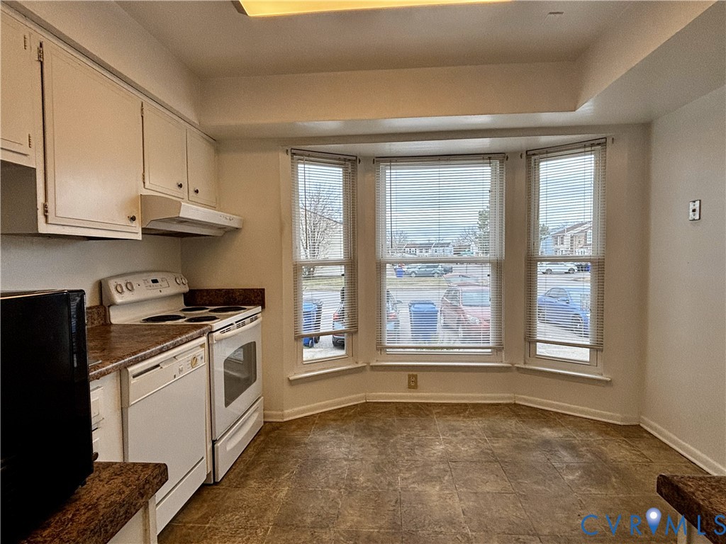 3860 Governors Way Virginia Beach, VA 23452 - Photo 5 of 22 a kitchen with stainless steel appliances granite countertop a stove a sink and a refrigerator