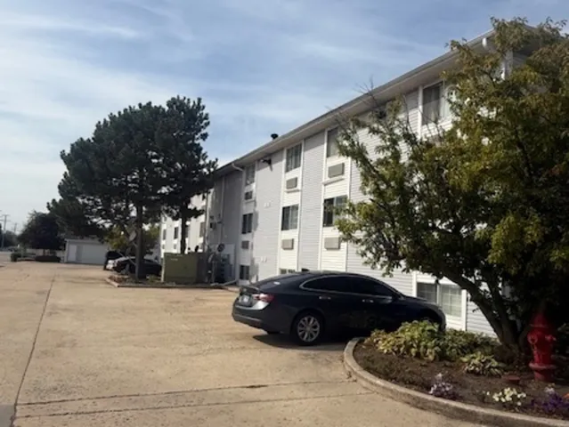 $81,950 | 3170 West Monroe Street, Unit 309, Waukegan, IL 60085