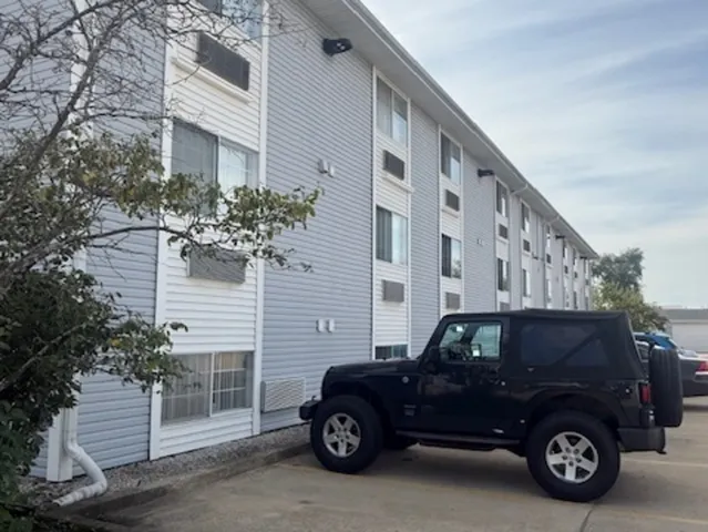 $81,950 | 3170 West Monroe Street, Unit 309, Waukegan, IL 60085