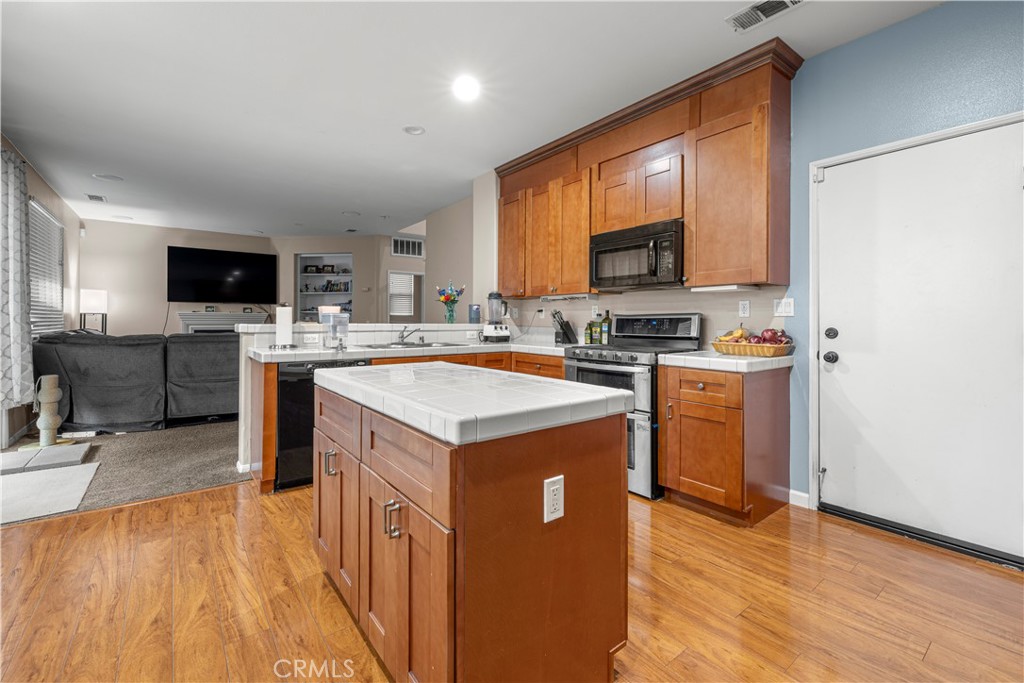 1217 Strand Way Perris, CA 92571 - Photo 17 of 54